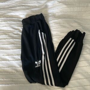 ⭐️SALE⭐️black adidas joggers/sweatpants